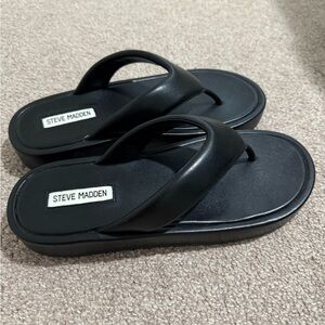 Steve Madden Black Flip Flop Sandals